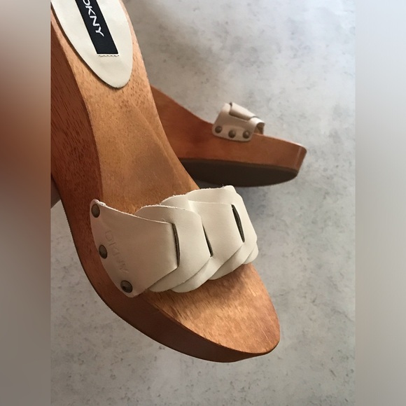 NWOT DKNY Ivory Leather Upper Wooden Platform Sandal Size 8.5 - Picture 8 of 15